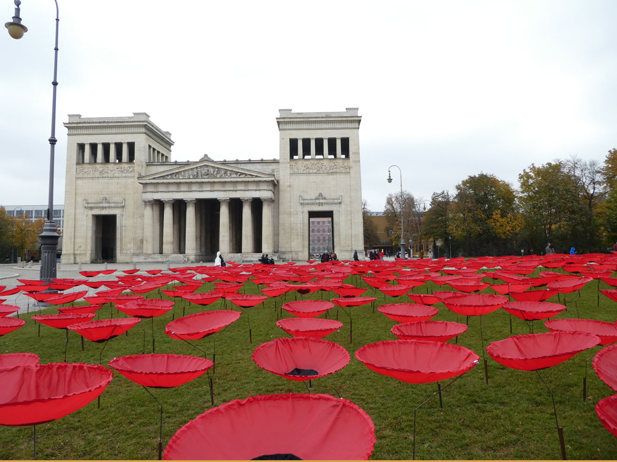 rote Mohnblumen am Odeonsplatz