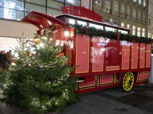 Zugwagon-als-Weihnachtsstand